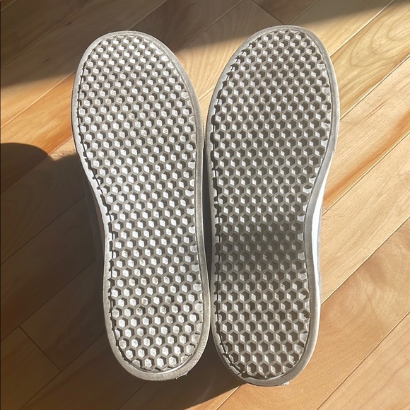 Sam Edelman Slip On Gray Sneakers with Faux Fur Pom Poms Size 9.5 - Picture 6 of 8